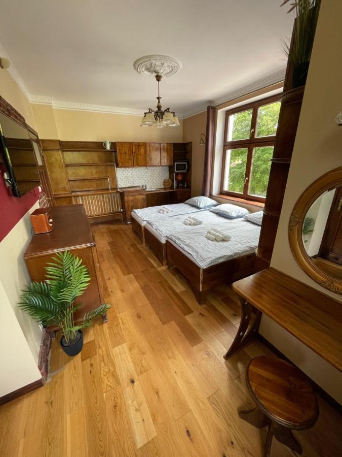 Dworek Oliwski Bed & Breakfast กดัญสก์ ภายนอก รูปภาพ