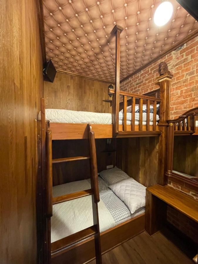Dworek Oliwski Bed & Breakfast กดัญสก์ ภายนอก รูปภาพ