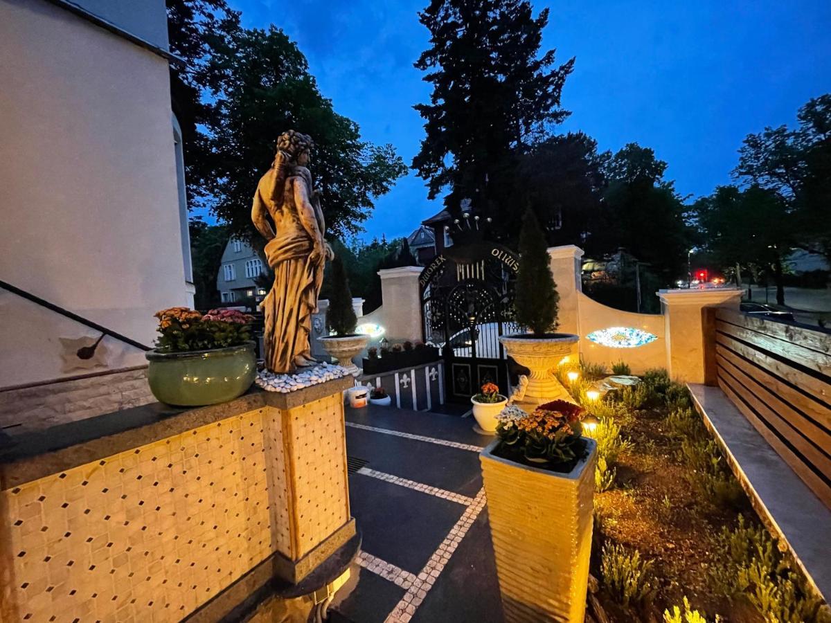 Dworek Oliwski Bed & Breakfast กดัญสก์ ภายนอก รูปภาพ