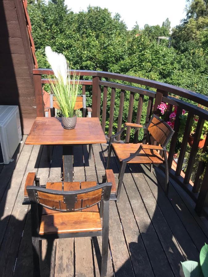 Dworek Oliwski Bed & Breakfast กดัญสก์ ภายนอก รูปภาพ