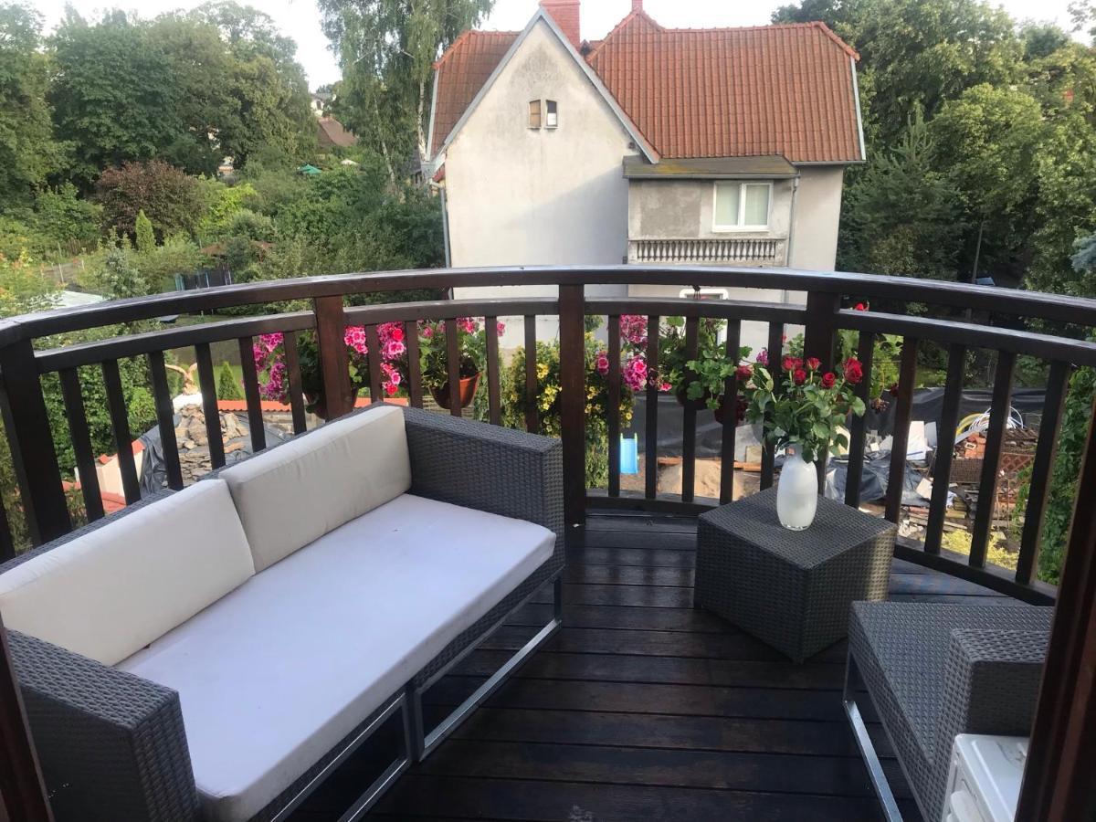 Dworek Oliwski Bed & Breakfast กดัญสก์ ภายนอก รูปภาพ