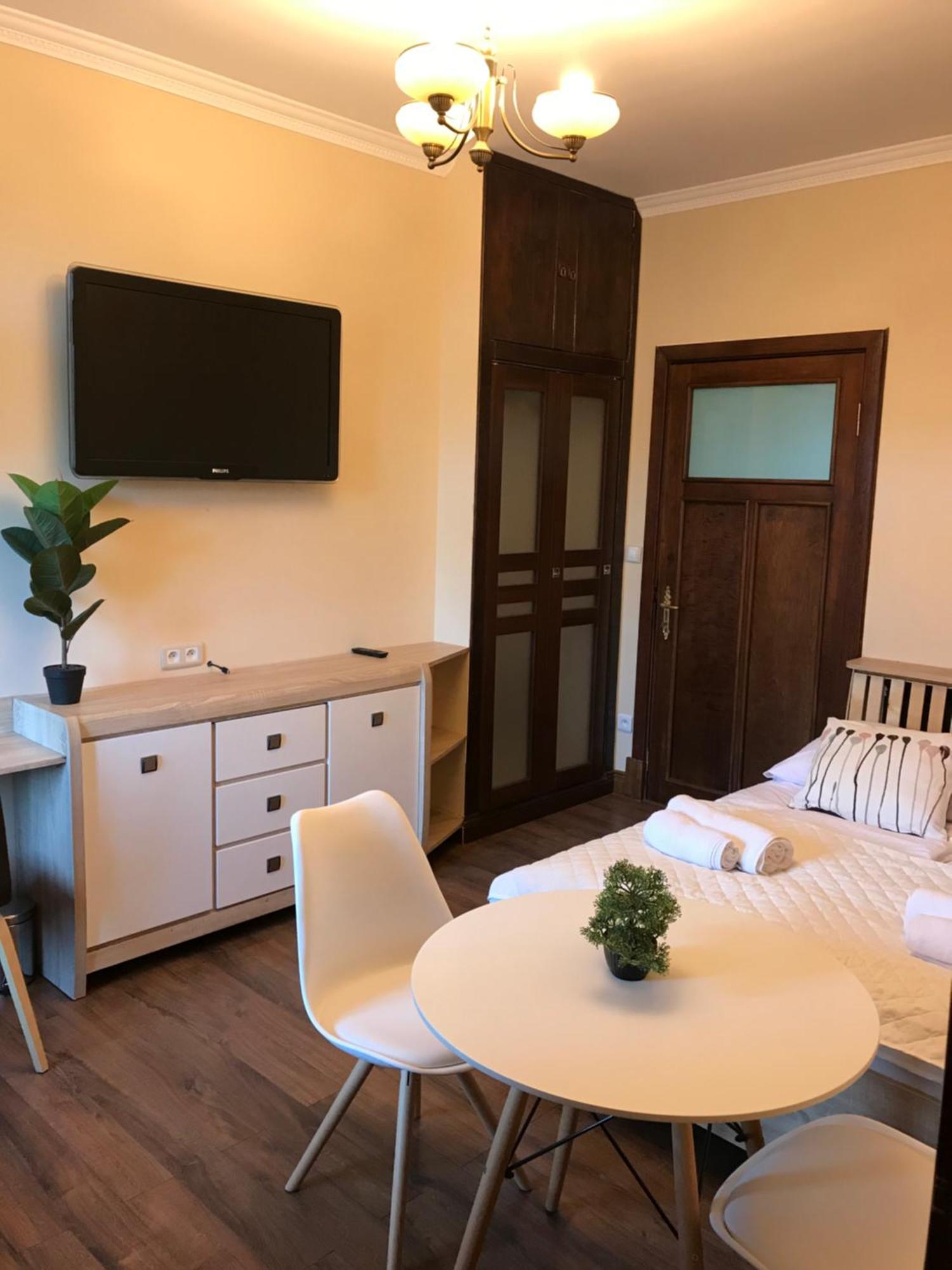 Dworek Oliwski Bed & Breakfast กดัญสก์ ภายนอก รูปภาพ