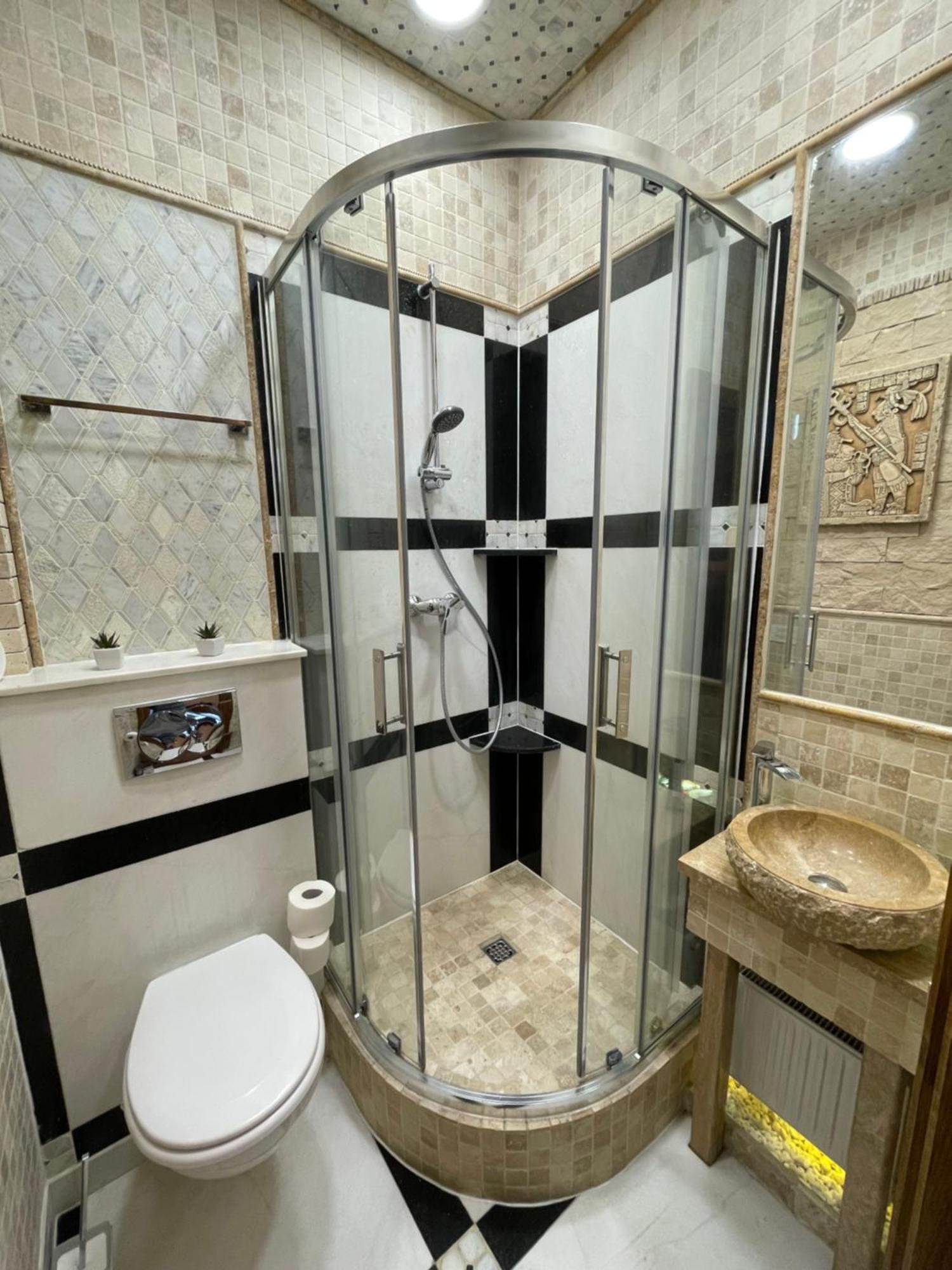Dworek Oliwski Bed & Breakfast กดัญสก์ ภายนอก รูปภาพ