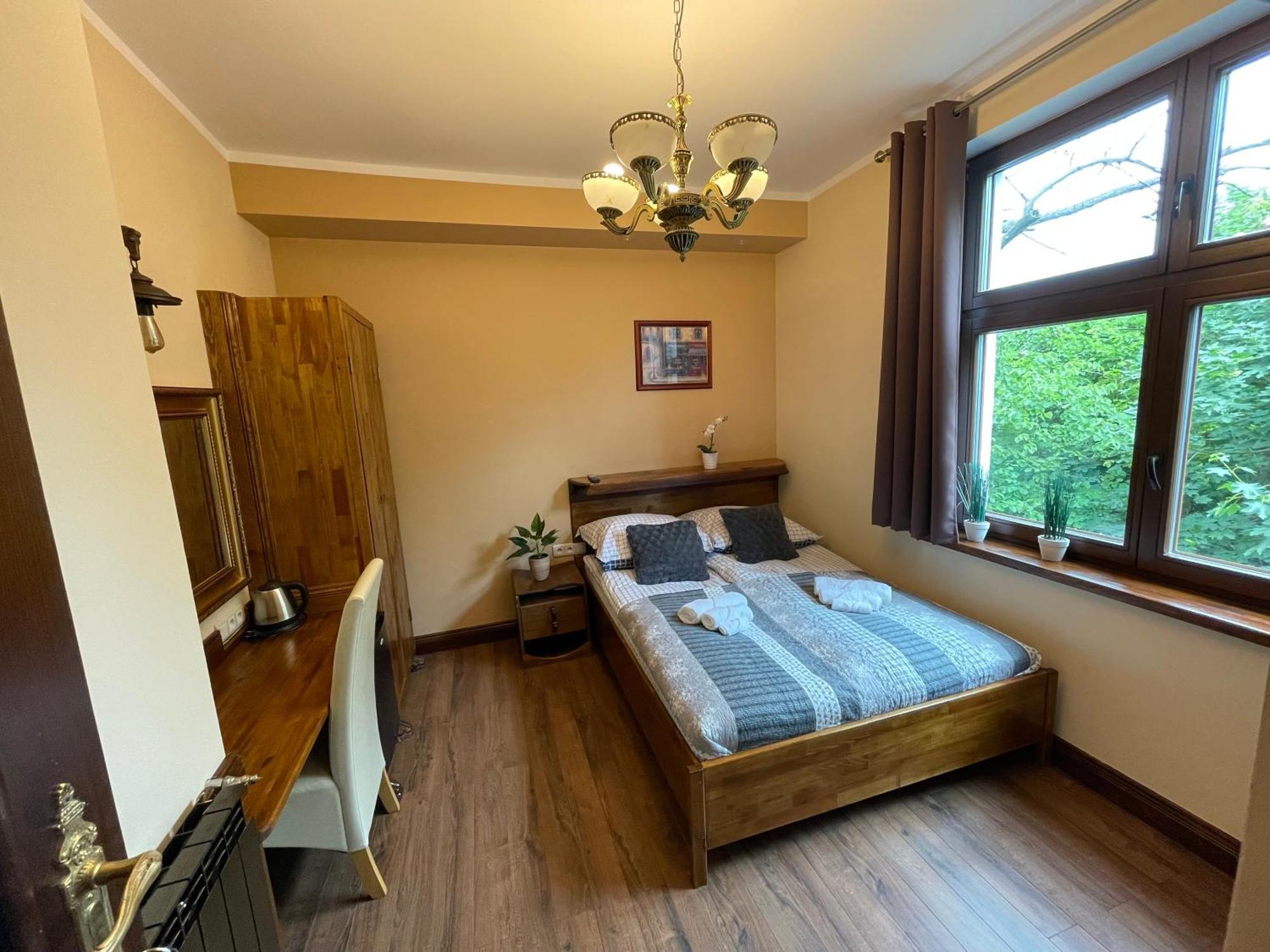 Dworek Oliwski Bed & Breakfast กดัญสก์ ภายนอก รูปภาพ