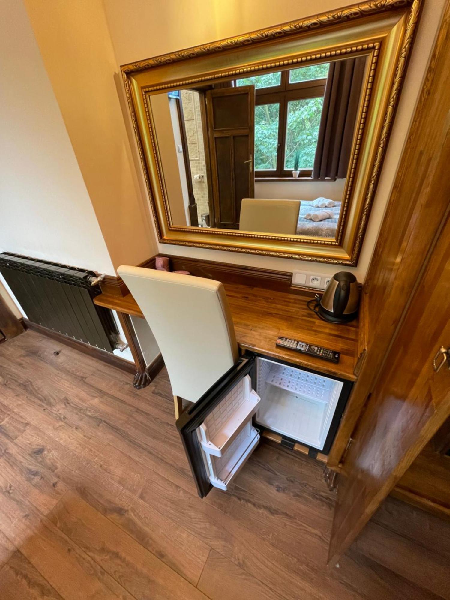 Dworek Oliwski Bed & Breakfast กดัญสก์ ภายนอก รูปภาพ