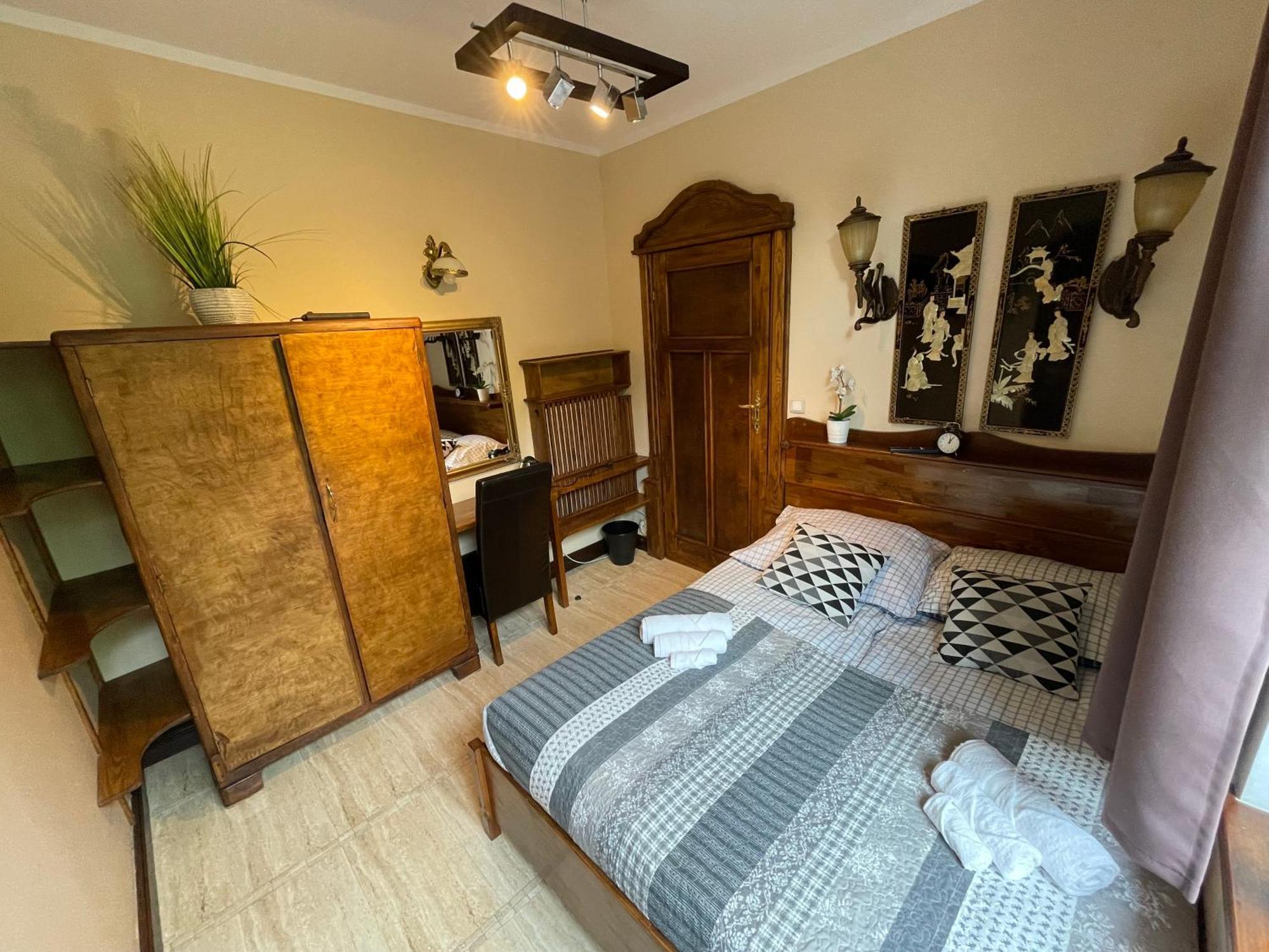 Dworek Oliwski Bed & Breakfast กดัญสก์ ภายนอก รูปภาพ