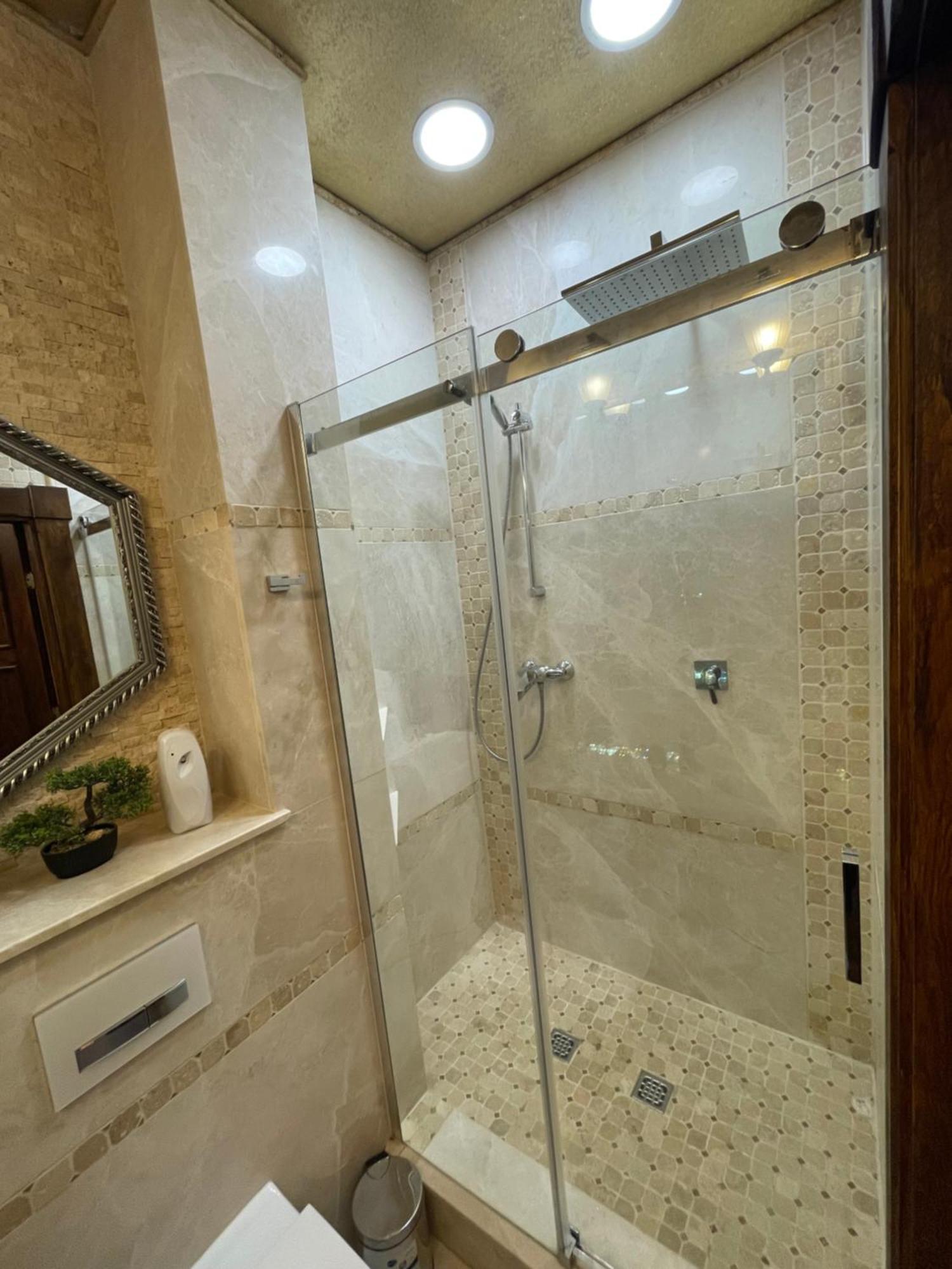 Dworek Oliwski Bed & Breakfast กดัญสก์ ภายนอก รูปภาพ