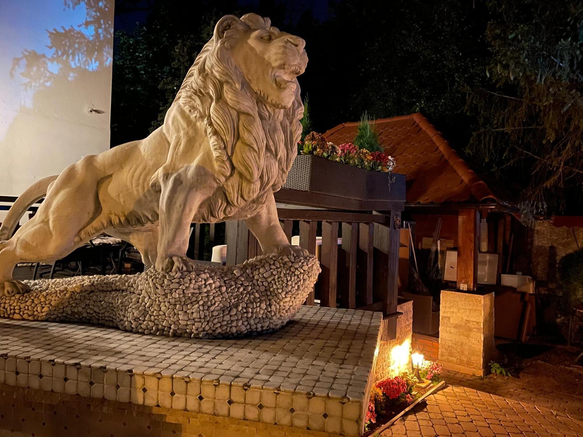 Dworek Oliwski Bed & Breakfast กดัญสก์ ภายนอก รูปภาพ