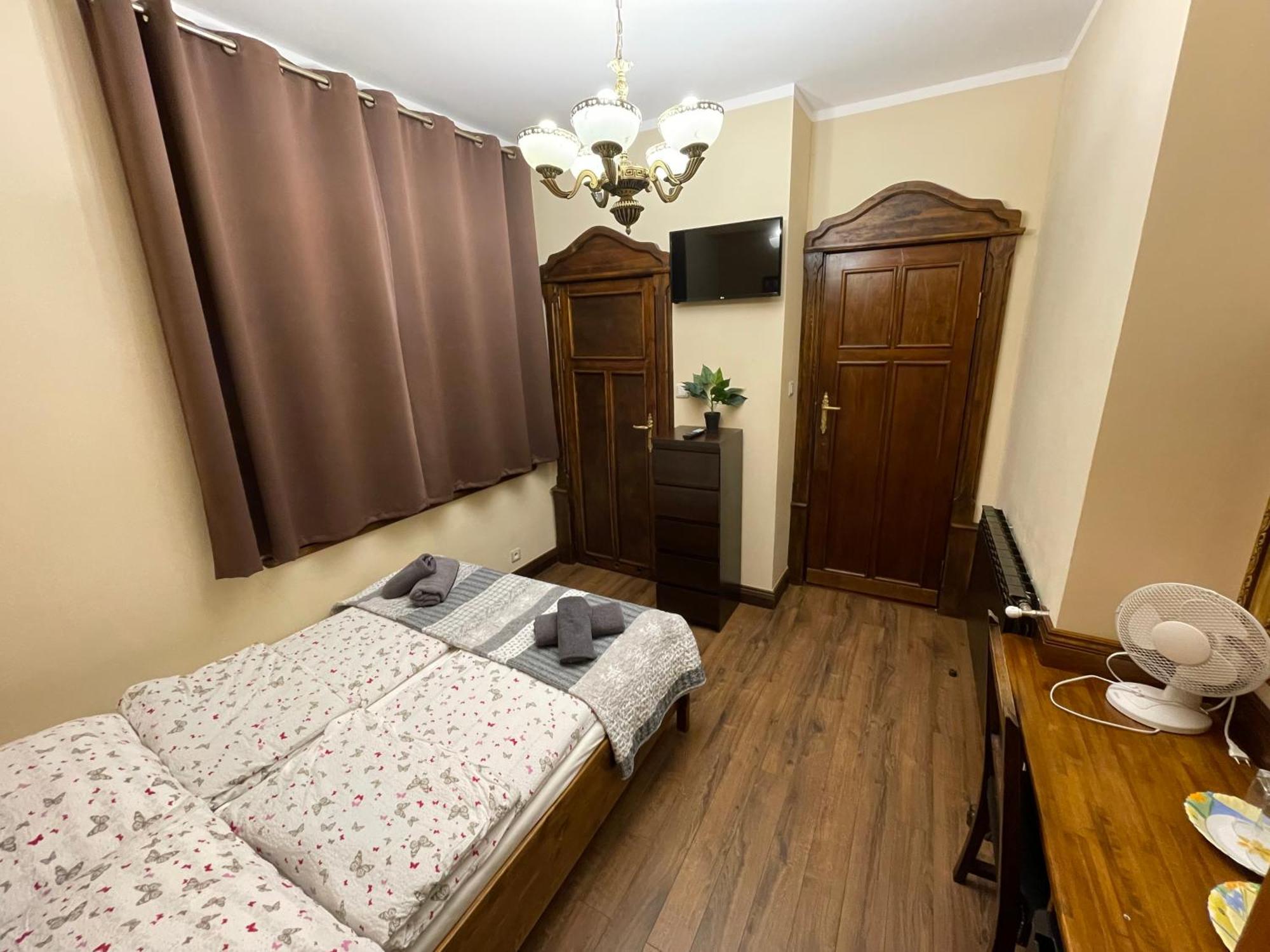 Dworek Oliwski Bed & Breakfast กดัญสก์ ภายนอก รูปภาพ