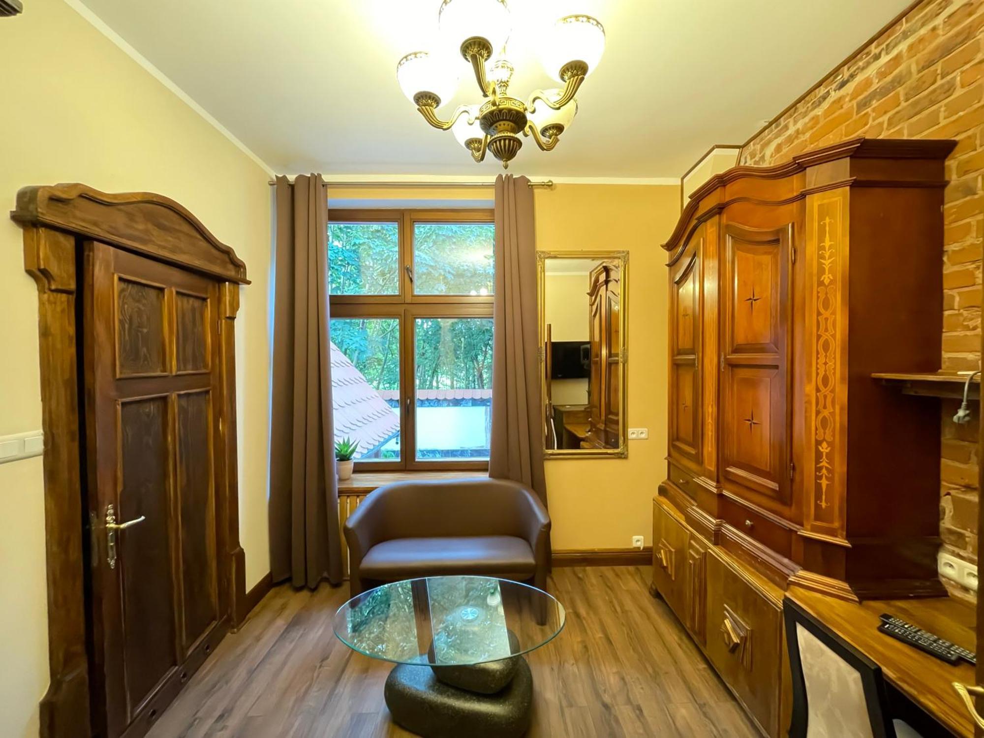 Dworek Oliwski Bed & Breakfast กดัญสก์ ภายนอก รูปภาพ