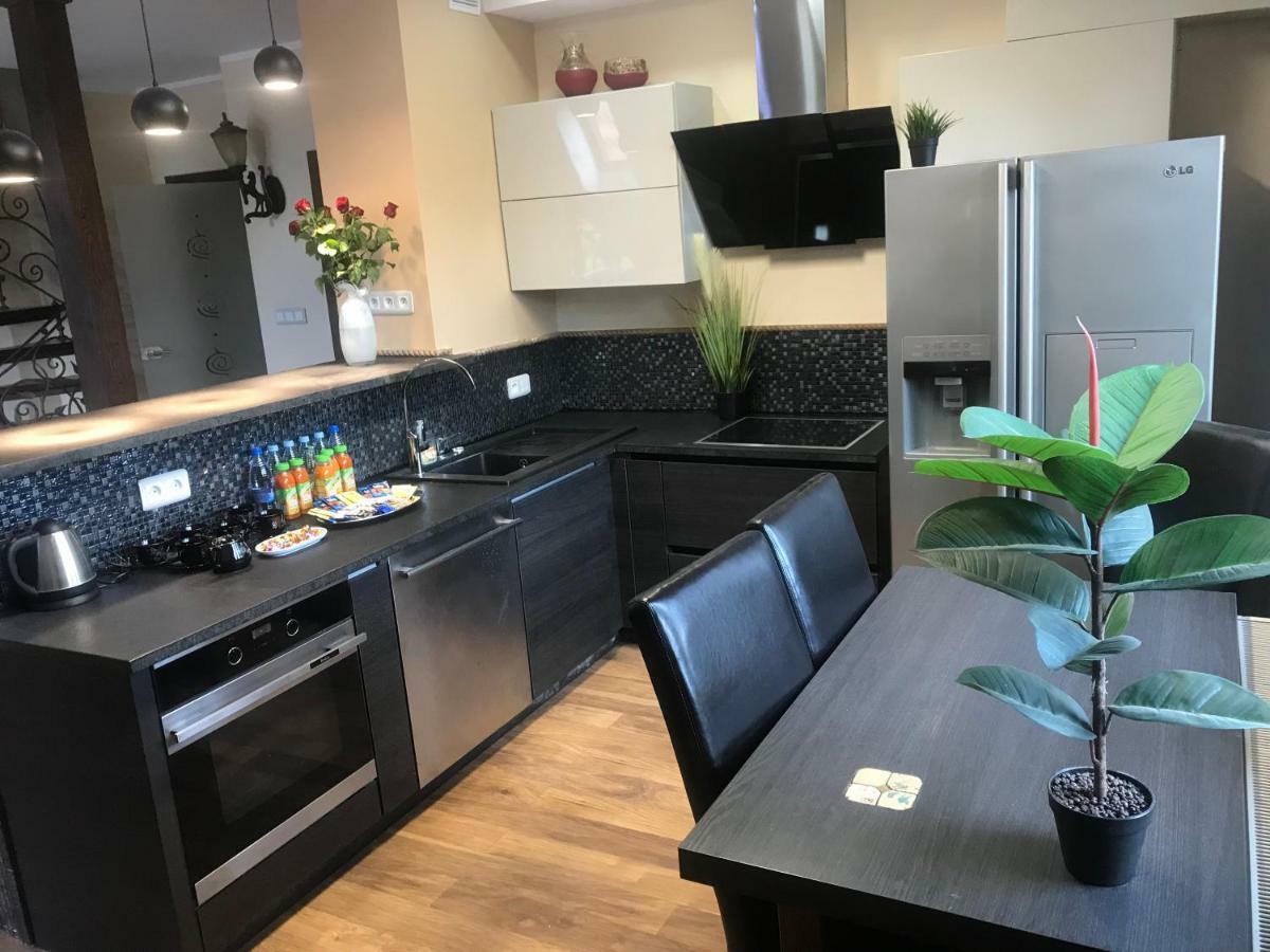 Dworek Oliwski Bed & Breakfast กดัญสก์ ภายนอก รูปภาพ