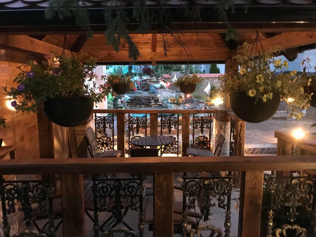 Dworek Oliwski Bed & Breakfast กดัญสก์ ภายนอก รูปภาพ